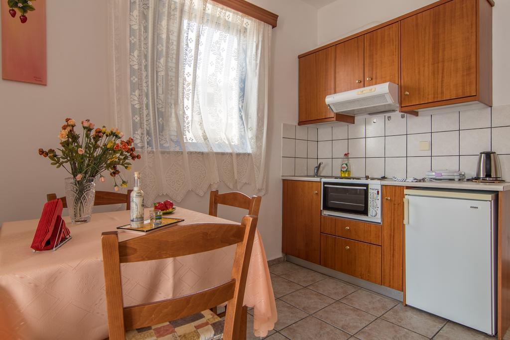 Roula Apartments Palaiochora Ngoại thất bức ảnh