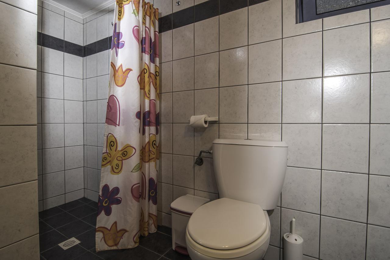 Roula Apartments Palaiochora Ngoại thất bức ảnh