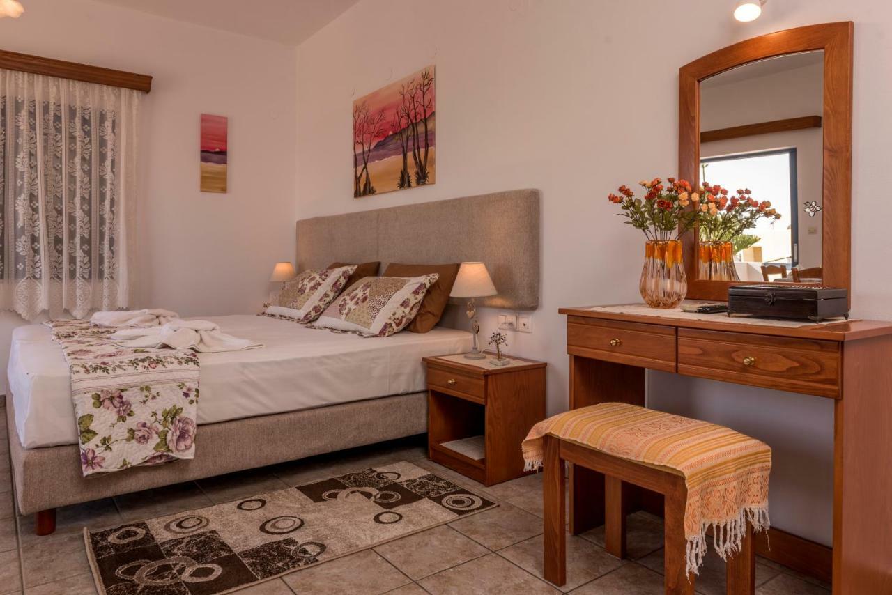 Roula Apartments Palaiochora Ngoại thất bức ảnh