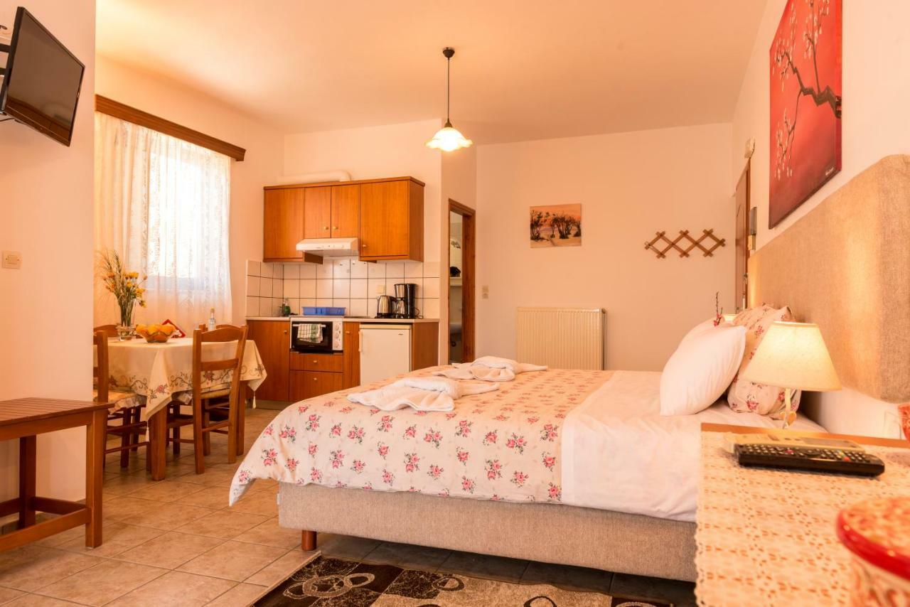 Roula Apartments Palaiochora Ngoại thất bức ảnh
