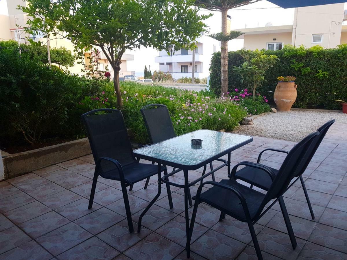 Roula Apartments Palaiochora Ngoại thất bức ảnh